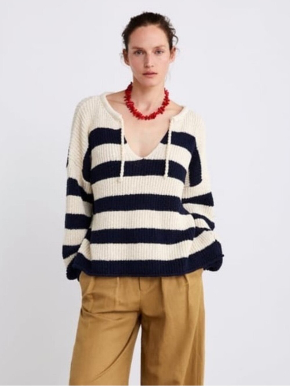 Striped Navy and White V-Neck Tie Sweater_M